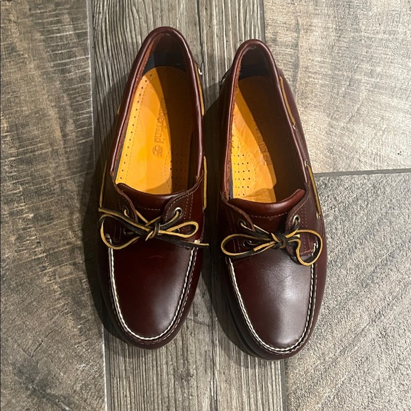 NWOT Timberlands Classic Brown Leather Boat Shoes